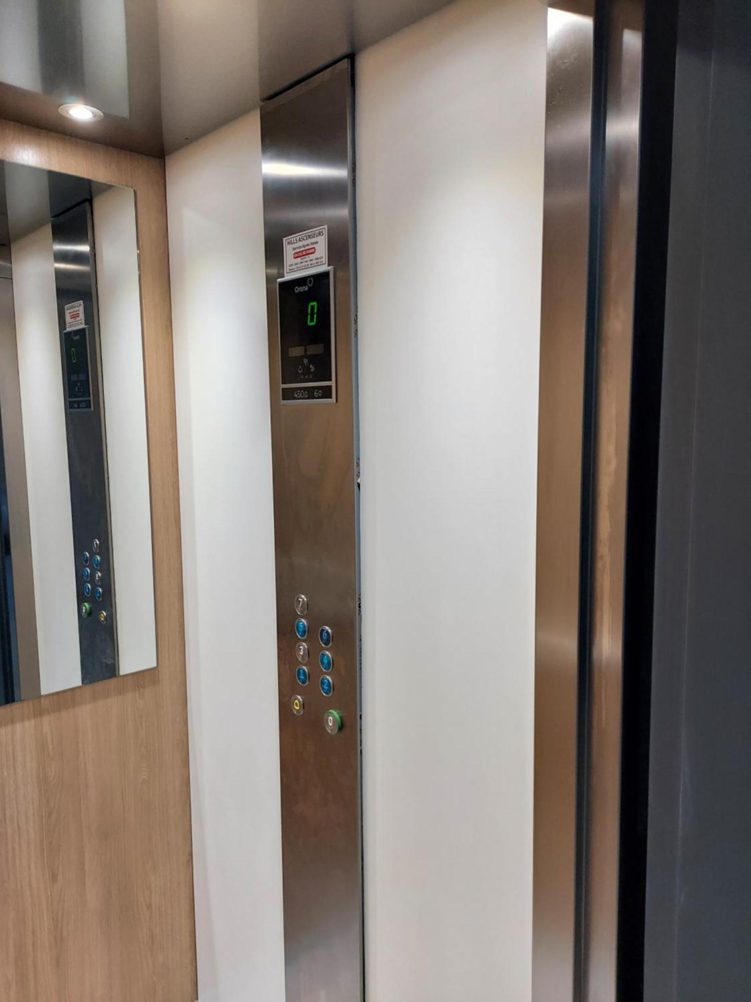 Modern Apartment Opposite The Hassan2 Mosque, Very Well Equipped And Stylish, 85 M2 With Gym And Direct Sea View With Underground Garage , Prohibits Unmarried Couples Of Arab Origin Casablanca Exterior foto